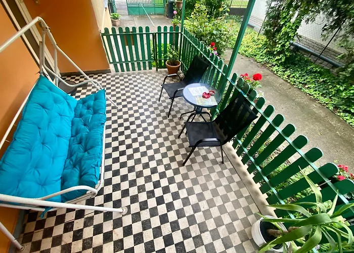 Grany\'S Retro Guesthouse Near Budapest Airport
